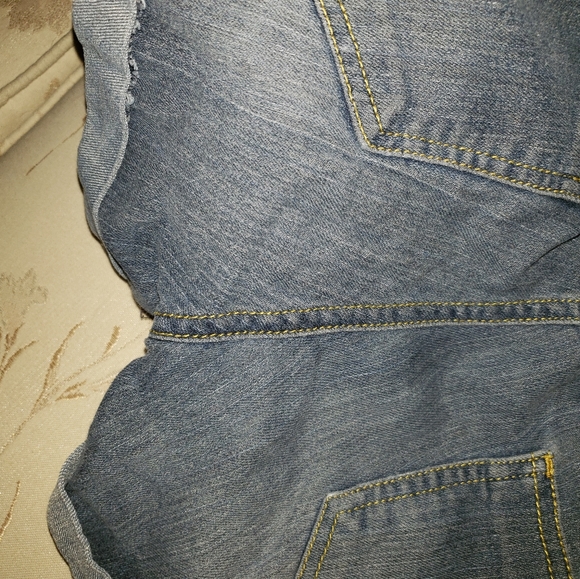 Shorts - Picture 3 of 4